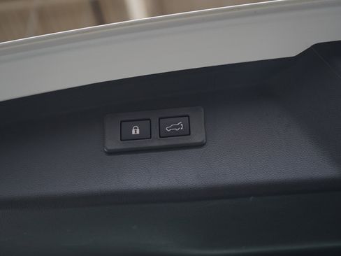 Used 2025 Subaru Outback Premium AWD/4WD image 18