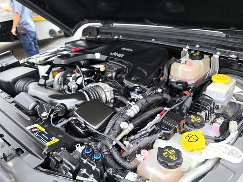 Certified 2021 Jeep Wrangler Sport S image 18