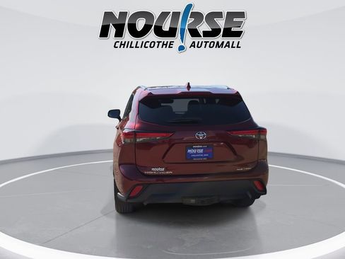 Used 2021 Toyota Highlander XLE AWD/4WD image 7