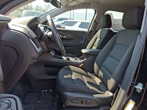 Used 2023 GMC Terrain SLE w/ Driver Convenience Package image 14