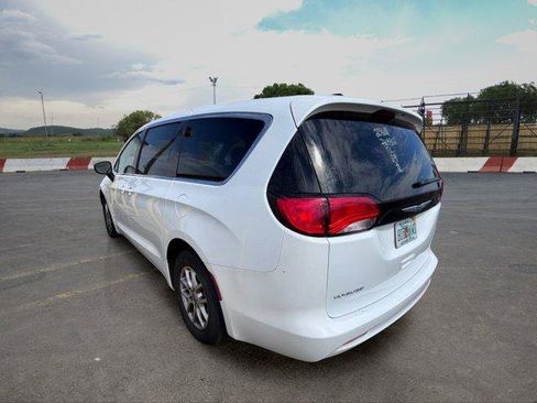 Used 2023 Chrysler Voyager LX FWD image 4