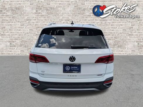 Certified 2024 Volkswagen Taos SE w/ Panoramic Sunroof Package AWD/4WD image 5