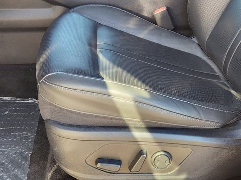 Used 2025 Kia Sorento S w/ Panoramic Sunroof Package image 24