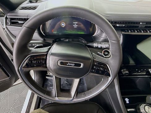 Used 2023 Jeep Grand Cherokee Overland AWD/4WD image 23