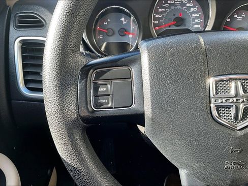 Used 2014 Dodge Avenger SE image 12