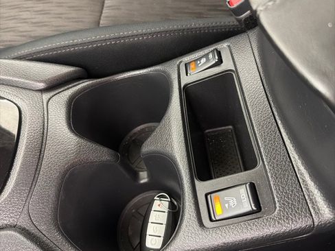 Used 2018 Nissan Rogue SV AWD/4WD image 18