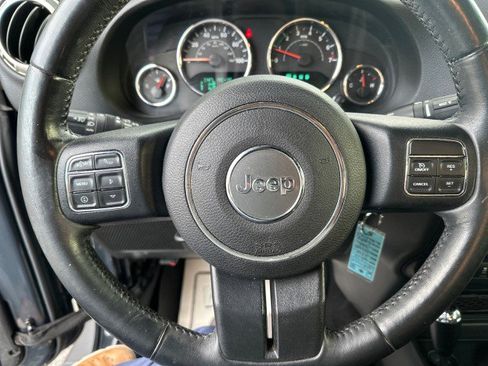 Used 2018 Jeep Wrangler Unlimited Sahara w/ Connectivity Group image 12