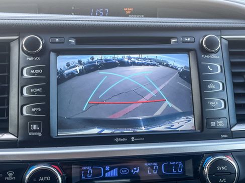 Used 2014 Toyota Highlander Limited Platinum image 24