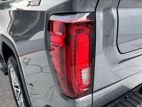 Used 2022 GMC Sierra 1500 SLT w/ SLT Premium Plus Package AWD/4WD image 23