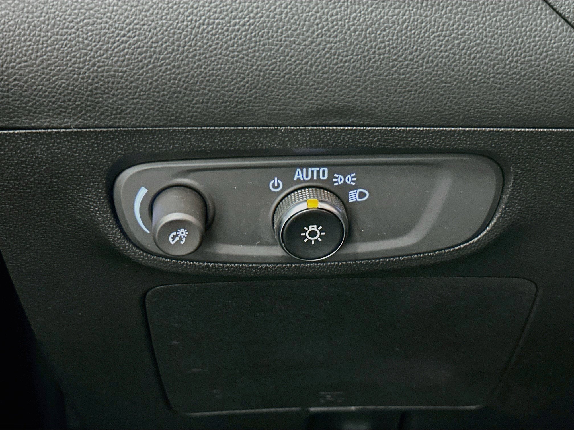 Used 2025 Buick Encore GX Preferred AWD/4WD image 17