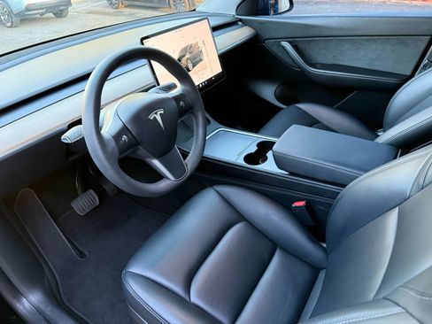 Used 2022 Tesla Model Y Long Range image 14