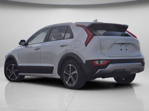 Used 2023 Kia Niro LX image 17