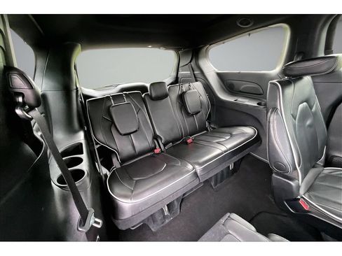 Used 2025 Chrysler Pacifica Limited FWD image 41