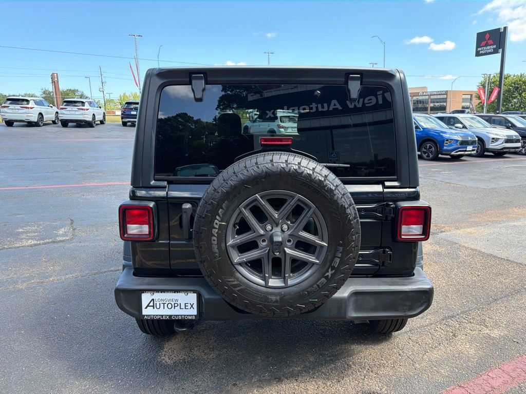 Used 2024 Jeep Wrangler Unlimited Sport AWD/4WD image 7