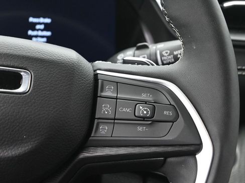 Used 2024 Jeep Grand Cherokee Laredo w/ Luxury Tech Group I AWD/4WD image 29