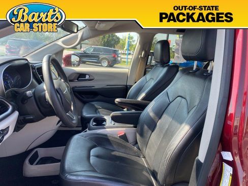 Used 2022 Chrysler Pacifica Touring-L FWD image 23