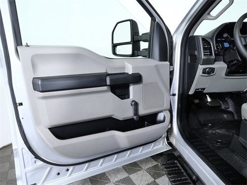 Certified 2017 Ford F250 XL w/ XL Value Package image 15