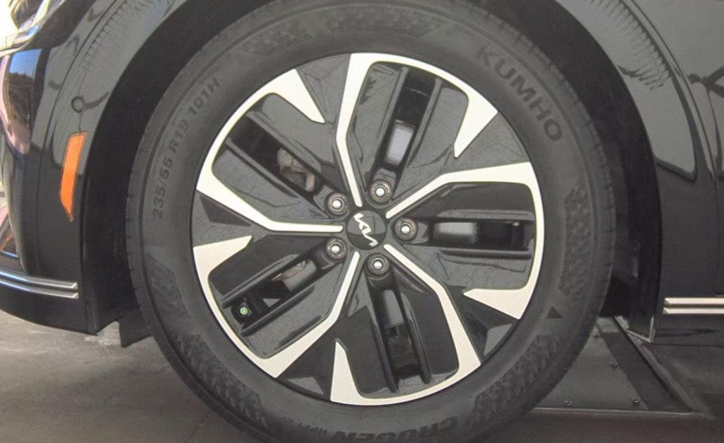 Certified 2023 Kia EV6 Wind w/ Wind Technology Package AWD/4WD image 9