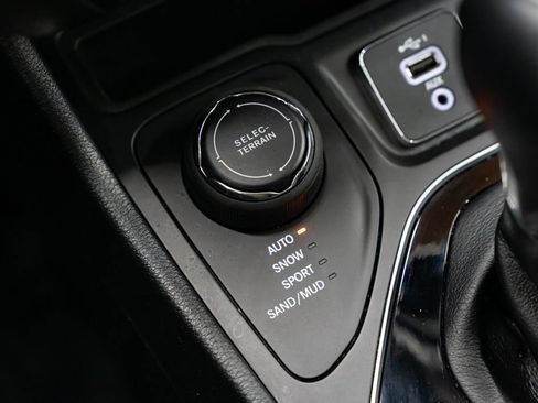 Used 2023 Jeep Cherokee Altitude Lux AWD/4WD image 22