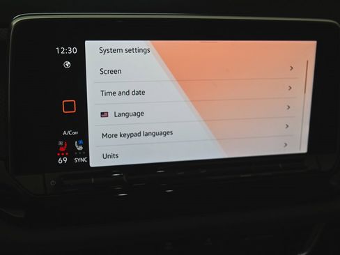 Used 2025 Volkswagen Atlas Peak Edition SE image 23