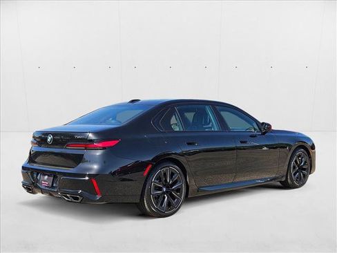 Used 2025 BMW 760i xDrive AWD/4WD image 2