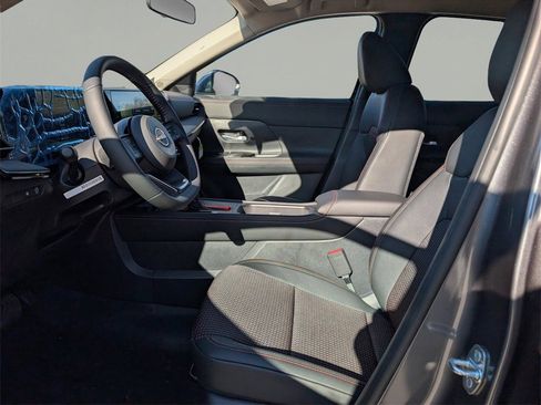 New 2025 Nissan Kicks SR image 17