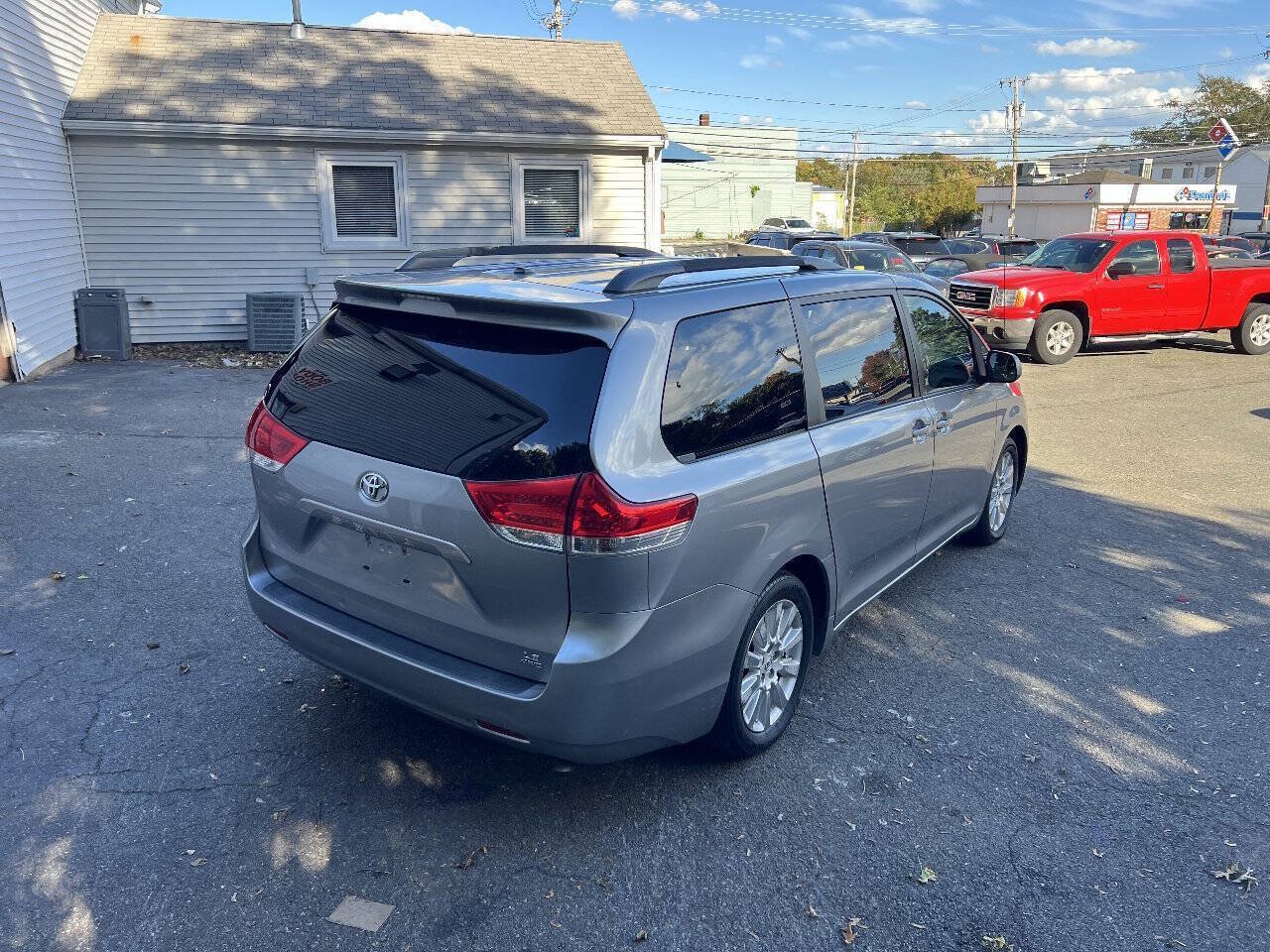 Used 2012 Toyota Sienna LE w/ Towing Pkg AWD/4WD image 10