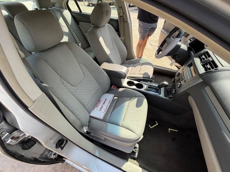 Used 2012 Ford Fusion SE FWD image 16