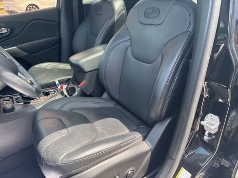 Used 2019 Jeep Cherokee Overland AWD/4WD image 57