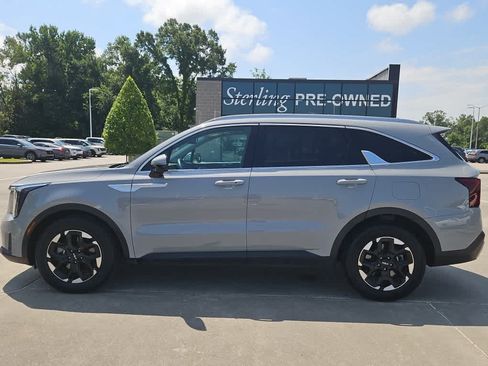 Certified 2025 Kia Sorento S w/ Panoramic Sunroof Package FWD image 1