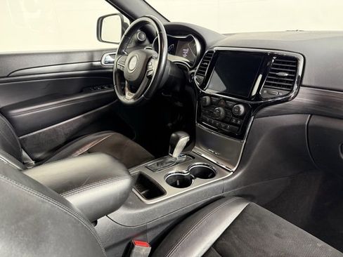 Used 2020 Jeep Grand Cherokee Altitude image 23