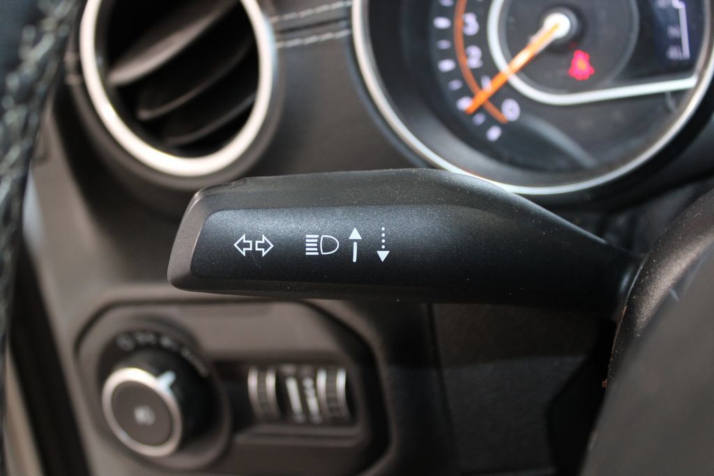 Used 2018 Jeep Wrangler Unlimited Sahara AWD/4WD image 25