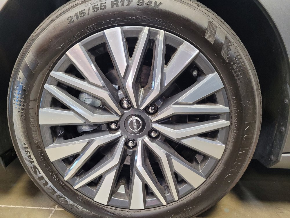 Used 2024 Nissan Altima 2.5 SV FWD image 31