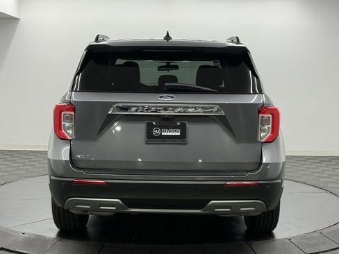 Used 2022 Ford Explorer XLT w/ Equipment Group 202A image 8