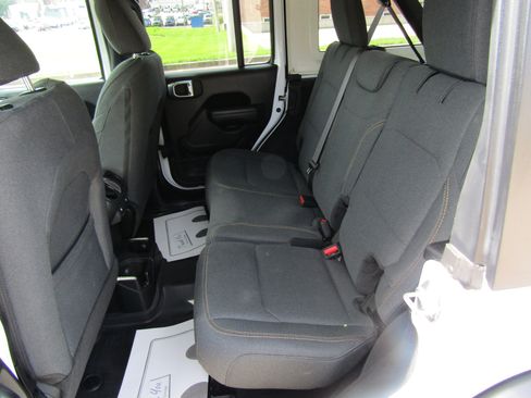 Used 2025 Jeep Wrangler Unlimited Sport AWD/4WD image 16