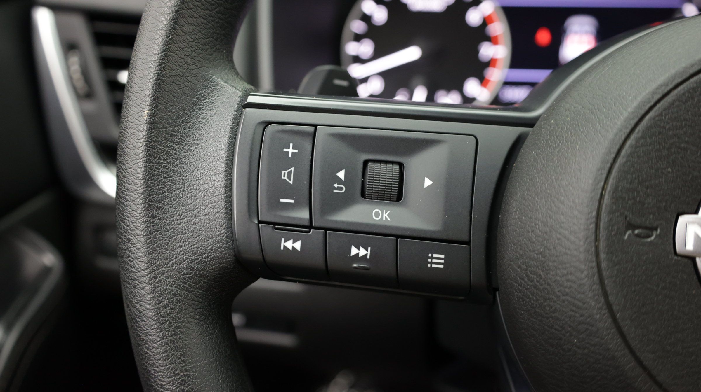 Used 2024 Nissan Rogue SV AWD/4WD image 24