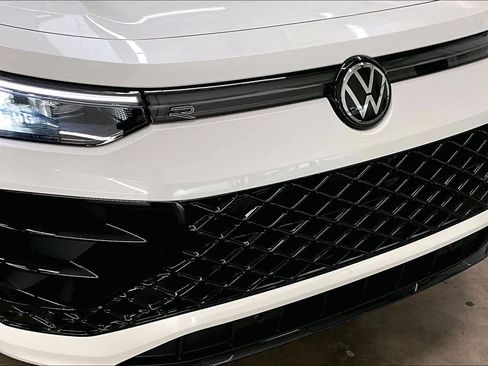 New 2026 Volkswagen Tiguan SE R-Line image 34
