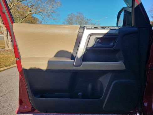 Used 2011 Toyota 4Runner SR5 image 12