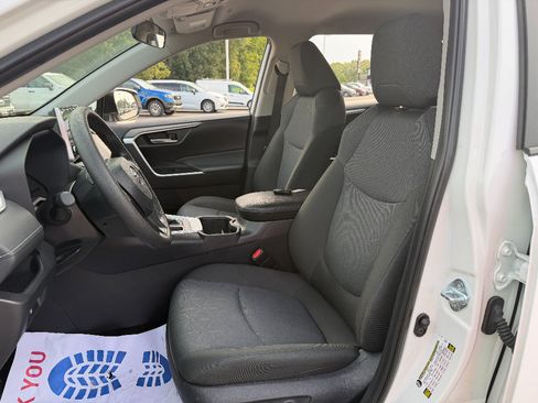 Used 2025 Toyota RAV4 XLE FWD image 31