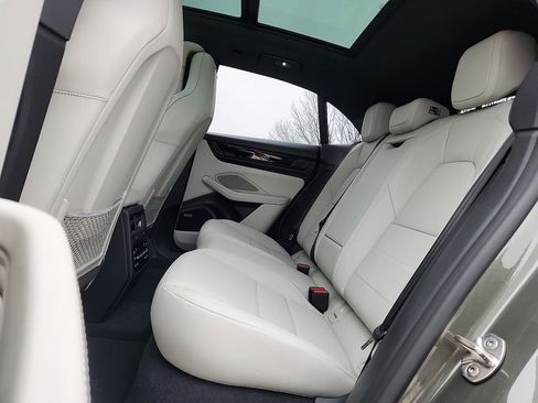 New 2026 Porsche Macan 4 Electric image 9