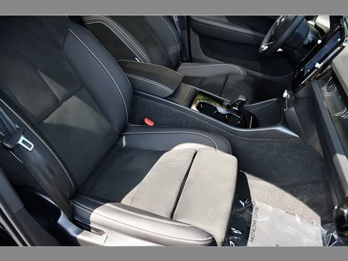 Certified 2023 Volvo C40 P8 Recharge Plus w/ Climate Package AWD/4WD image 32