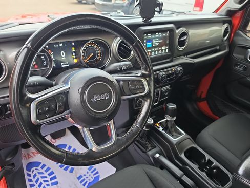 Used 2021 Jeep Gladiator Overland AWD/4WD image 13
