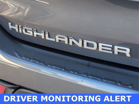 Used 2024 Toyota Highlander LE image 7