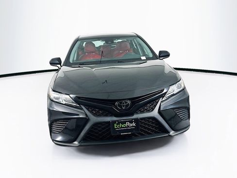 Used 2020 Toyota Camry SE image 2