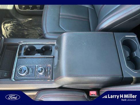 Used 2022 Ford Expedition Max Limited image 15