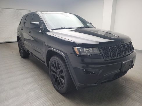 Used 2019 Jeep Grand Cherokee Altitude AWD/4WD image 13