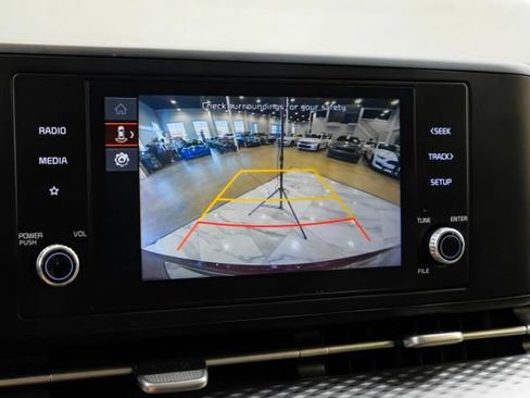 Used 2023 Kia Carnival LX FWD image 28