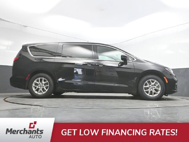Used 2024 Chrysler Pacifica Touring-L FWD image 38