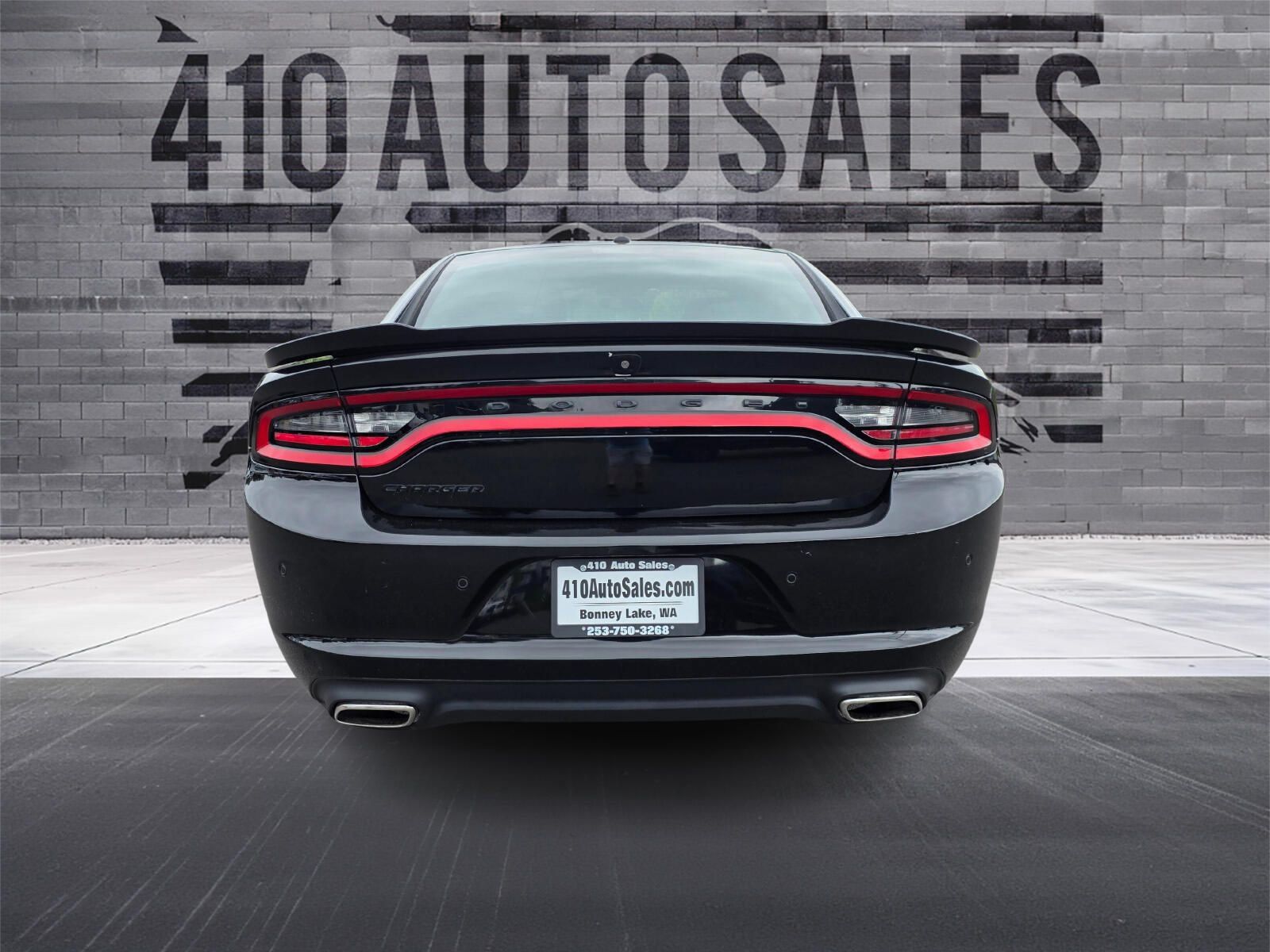 Used 2021 Dodge Charger SXT w/ Blacktop Package RWD image 4