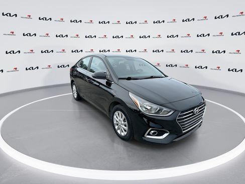 Used 2022 Hyundai Accent SEL FWD image 2